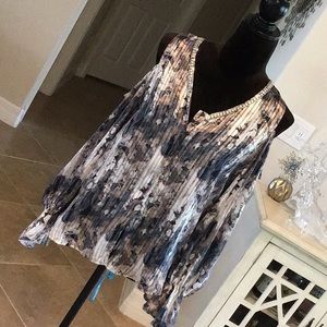 Miss Me cold shoulder embellished top, missing top band to close button, S